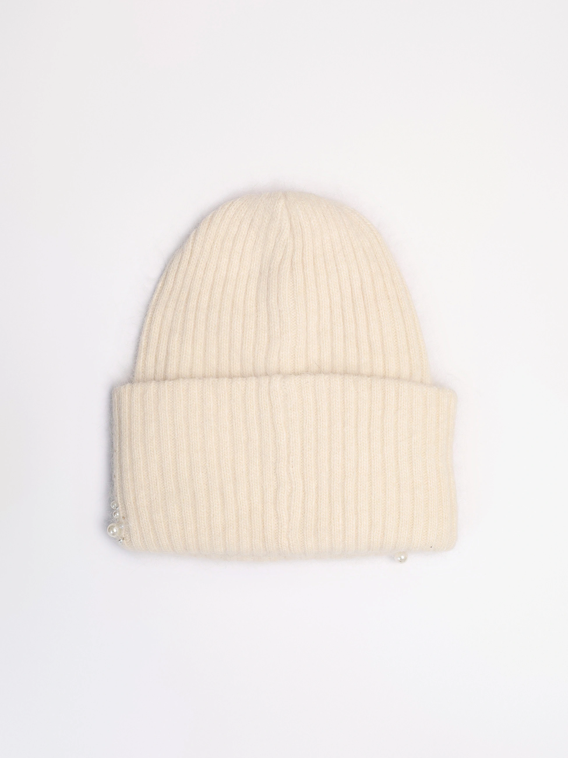 Шапка-бини двойная с отворотом декорированная стразами и бусинами в ассортименте